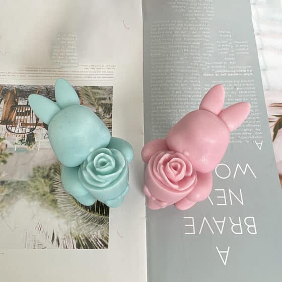 Valentine’s Day Rose Rabbit Silicone Mold Holding Flower Bundle Confession Rabbit Candle Gypsum Chocolate Handmade Decoration Mold 8660